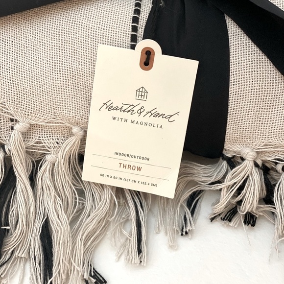 Black and Grey Indoor/outdoor throw hearth & hand - Picture 5 of 6